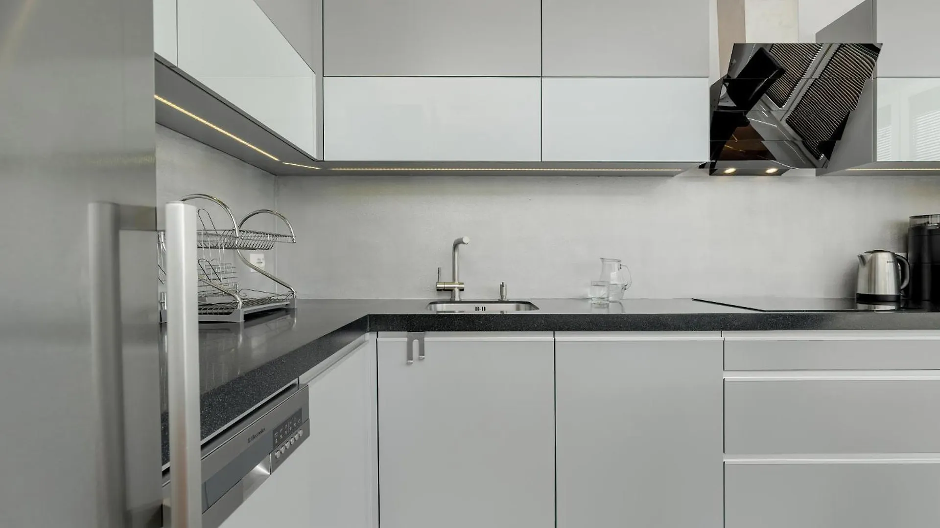 Gamers' Paradise - Modern Apartment With Parking In Cracow By Noclegi Renters Krakow 0*,